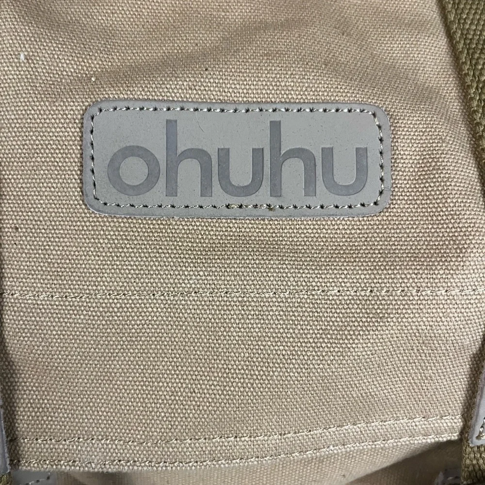Pre-Owned OHUHU Tan Canvas Digital Camera Messenger Style Bag. Great Condition